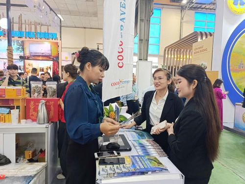 Tìm hiểu thông tin tour tuyến và các chương trình kích cầu du lịch tại gian hàng Quảng Ngãi