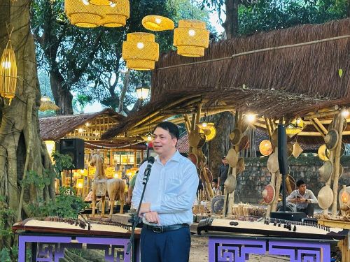 TS Lê Xuân Kiêu, Giám đốc Trung tâm Hoạt động VHKH Văn Miếu - Quốc Tử Giám phát biểu tại lễ khai mạc
