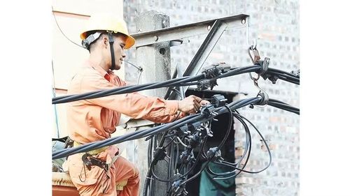 Yêu cầu cao về năng lượng đòi hỏi thúc đẩy nhanh các dự án điện. Ảnh: HẢI NAM