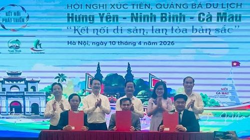 Ba địa phương ký kết hợp tác phát triển du lịch.