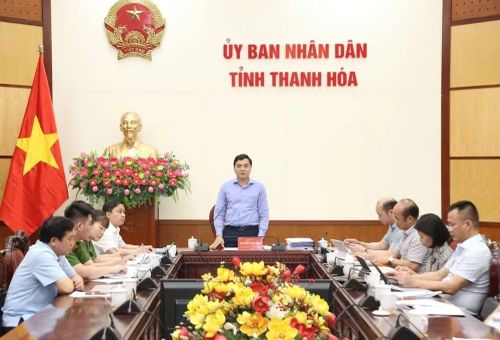 Chủ tịch Ủy ban nhân dân tỉnh Thanh Hóa phát biểu tại hội nghị.