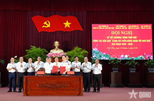 Cảnh sát biển Việt Nam và Ban thường vụ Thành ủy Cần Thơ ký kết chương trình phối hợp.