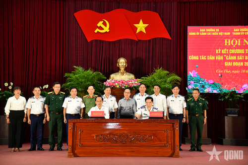 Cảnh sát biển Việt Nam và Ban thường vụ Tỉnh ủy Cà Mau ký kết chương trình phối hợp.