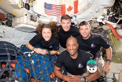 Phi hành đoàn Artemis II trên tàu vũ trụ Orion sắp trở về Trái đất. Ảnh: NASA.