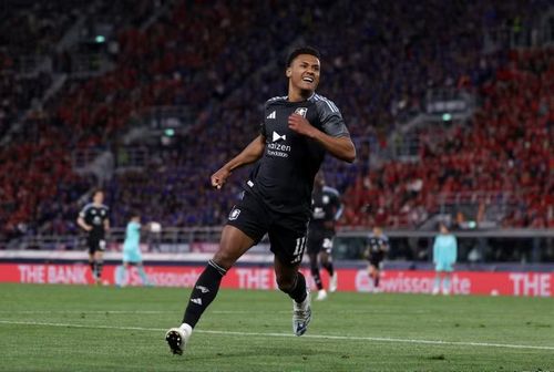 Tiền đạo Ollie Watkins ăn mừng bàn thắng thứ 12 của anh trong mùa giải này.