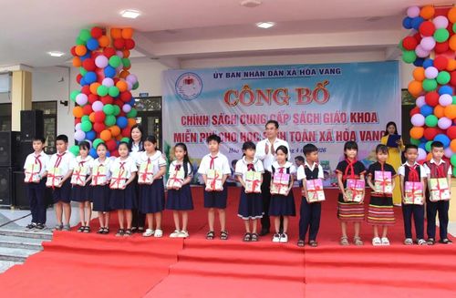 Hòa Vang là xã đầu tiên trên cả nước cung cấp sách giáo khoa miễn phí.