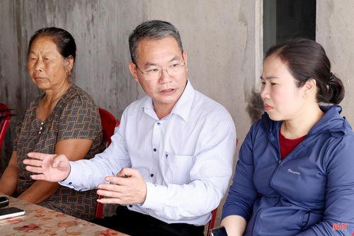Lãnh đạo UBND xã Cẩm Lạc đã phân tích, làm rõ các kiến nghị của người dân.