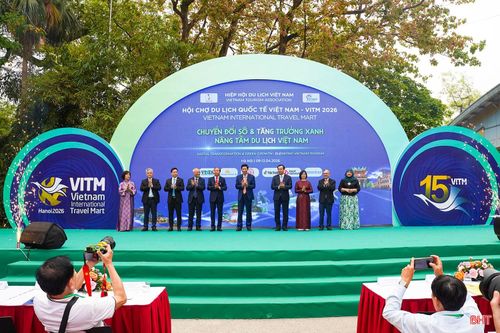 Lãnh đạo Bộ Văn hóa, Thể thao và Du lịch, Hiệp hội Du lịch Việt Nam và các đại biểu thực hiện nghi thức khai mạc Hội chợ Du lịch quốc tế Việt Nam -VITM 2026.