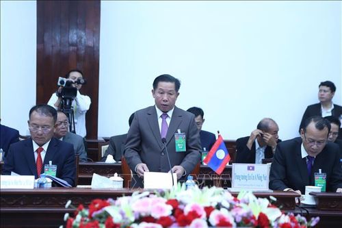 Thiếu tướng En Ouanongnout, Thứ trưởng kiêm Tổng cục Trưởng Tổng cục An ninh, Bộ Công an Lào phát biểu tại Hội nghị. Ảnh: Xuân Tú/PV TTXVN tại Lào