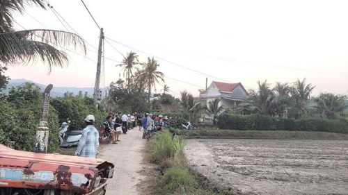 Rất nhiều người dân có mặt tại hiện trường