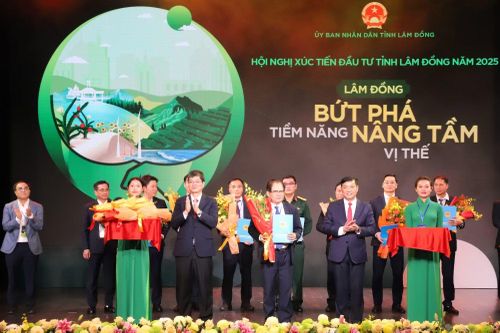 Theo bản ghi nhớ được ký vào tháng 10/2025, Tập đoàn Hóa chất Đức Giang đã ký kết Bản ghi nhớ hợp tác đầu tư với Ủy ban nhân dân tỉnh Lâm Đồng về việc nghiên cứu, khảo sát và đề xuất phát triển Dự án Tổ hợp Bô xít – Alumin – Nhôm. Ảnh: DGC.