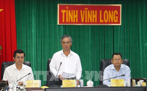 Phó Chủ tịch UBND tỉnh Vĩnh Long Châu Văn Hòa phát biểu tại hội nghị. Ảnh: Phúc Sơn – TTXVN