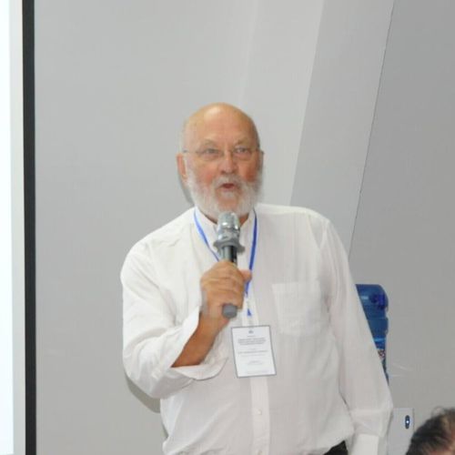 GS. Friedhelm Goeltenboth tại Tọa đàm chuyên đề Chuỗi cung ứng tín chỉ carbon, giá trị gia tăng và chiến lược đồng quản trị lưu vực đầu nguồn do Viện CODE tổ chức. Ảnh: Thanh Toàn.