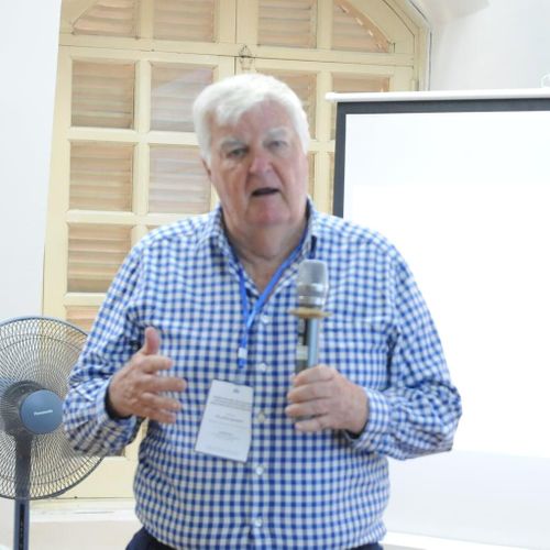 GS. John Quayle tại Tọa đàm chuyên đề Chuỗi cung ứng tín chỉ carbon, giá trị gia tăng và chiến lược đồng quản trị lưu vực đầu nguồn do Viện CODE tổ chức. Ảnh: Thanh Toàn.