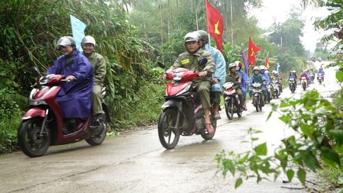 Các lực lượng ra quân tuyên truyền phong trào Toàn dân bảo vệ an ninh Tổ quốc. Ảnh: MINH THÔNG