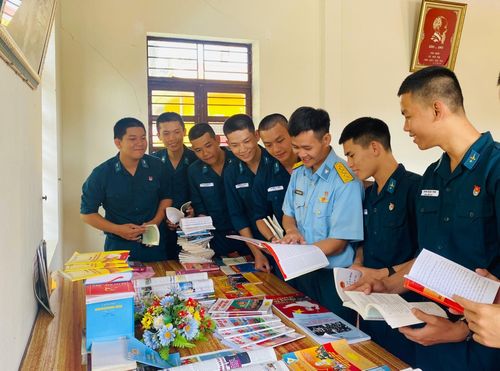 Tân binh huấn luyện tại Tiểu đoàn Huấn luyện chiến sĩ 2 tham gia học tập, rèn luyện bản lĩnh chính trị. Ảnh: ĐỨC THỊNH