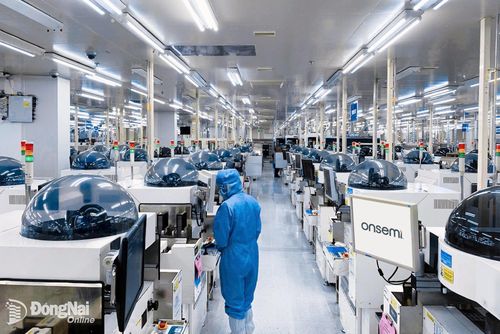 Nhà máy vi mạch bán dẫn Công ty TNHH ON SEMICONDUCTOR Việt Nam (Khu công nghiệp Biên Hòa 2) - một trong những nhà máy vi mạch bán dẫn đầu tiên tại Đồng Nai. Ảnh: Công Nghĩa