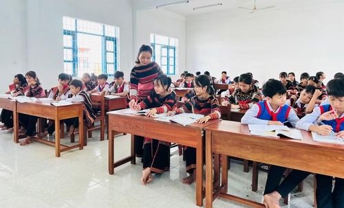  Điều kiện cơ sở vật chất của Trường PTDT nội trú THCS Hoài Ân được bảo đảm, giúp học sinh ổn định học tập và nhà trường chất lượng giảng dạy. Ảnh: D.Đ 