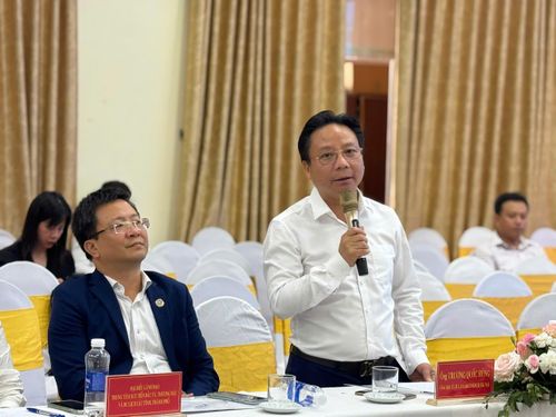 Chủ tịch Câu lạc bộ Lữ hành UNESCO Hà Nội Trương Quốc Hùng góp ý tại hội nghị
