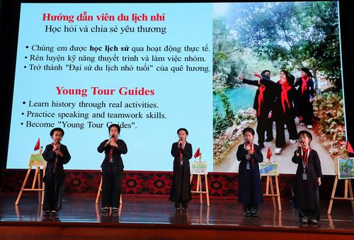 Phần thi của học sinh tiểu học trong vai “hướng dẫn viên nhí” mang đến nhiều góc nhìn sinh động về du lịch trải nghiệm.
