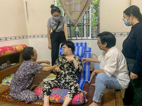 Hội Nạn nhân chất độc da cam/Dioxin tỉnh Cà Mau phối hợp Hội Trợ giúp người khuyết tật Việt Nam triển khai thực hiện dự án chăm sóc sức khỏe, phục hồi chức năng cho nạn nhân da cam.
