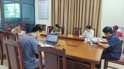 Chủ tịch UBND xã Hoài Đức Nguyễn Huy Hoàng tiếp công dân định kỳ tháng 4-2026. Ảnh: HĐ