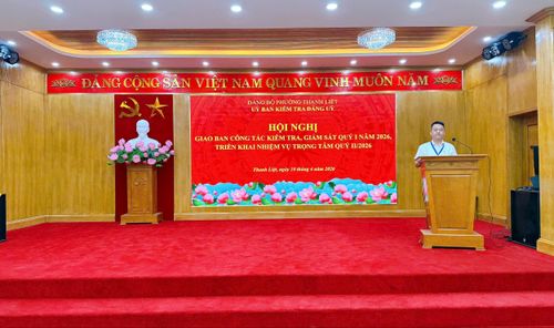 Đại diện UBKT Đảng ủy phường Thanh Liệt báo cáo kết quả công tác kiểm tra, giám sát quý I/2026. Ảnh: PV