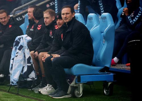  Lampard khơi lại niềm tin trong phòng thay đồ. 