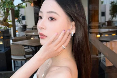  Người trẻ đang đầu tư vào những món trang sức bền, dễ phối và khó lỗi mốt. Ảnh minh họa: Xiaohongshu.