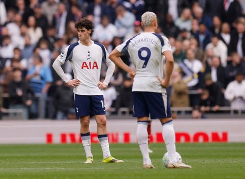 Lần gần nhất Tottenham xuống hạng là vào cuối mùa giải 1976/77, khi họ đứng cuối bảng xếp hạng Football League First Division (tiền thân của Premier League).