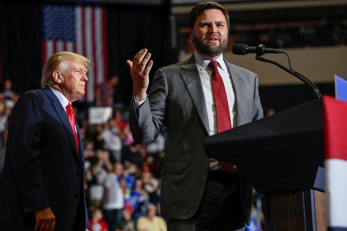 Việc phải đại diện một cấp trên đầy biến động như ông Trump đặt ra thách thức lớn cho ông Vance ở Islamabad. Ảnh: Reuters.