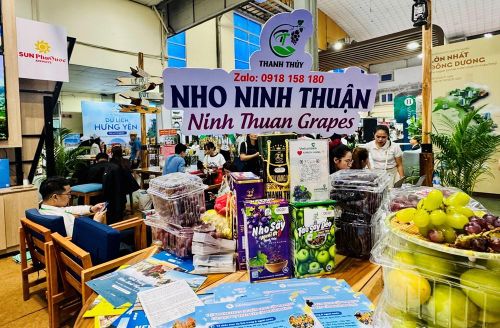 Tất cả sản phẩm sử dụng ở gian hàng đều là sản phẩm, sản vật địa phương