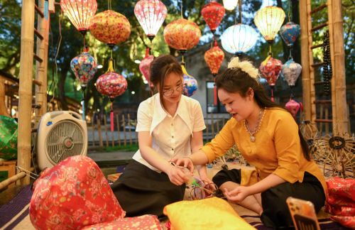 Không gian trưng bày mở cửa đón khách tham quan đến hết ngày 19/4.