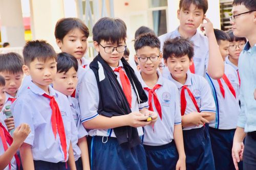 Các em tham gia các trò chơi tại ngày hội