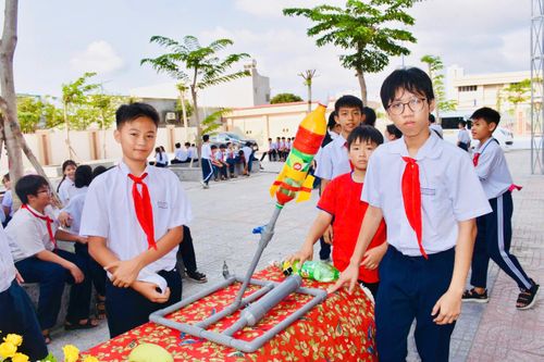 Mô hình "Ước mơ bay xa" của em Lê Văn Hoàn