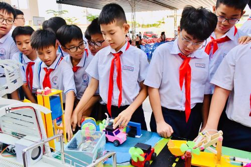 Ngày hội mang đến cho các em học sinh những mô hình STEM lý thú.