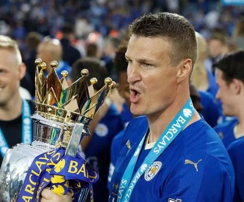 Robert Huth: Vô địch Ngoại hạng Anh cùng Chelsea vào các năm 2005 và 2006, trước khi đăng quang thêm một lần nữa trong màu áo Leicester City ở mùa 2015-2016.