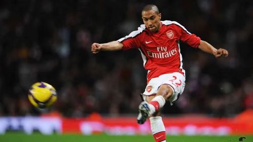 Gael Clichy: Vô địch Ngoại hạng Anh cùng Arsenal năm 2004, trước khi đăng quang thêm 2 lần trong màu áo Man City vào các năm 2012 và 2014.