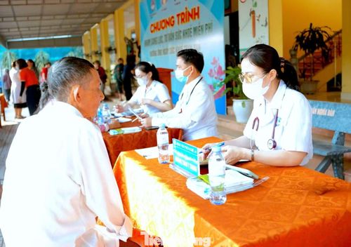 Ông Nguyễn Văn Hải (SN 1973, xã Nghĩa Đàn) chia sẻ: “Người dân ở vùng xa như chúng tôi ít có điều kiện đi khám định kỳ nên chương trình rất thiết thực. Biết có y bác sĩ về khám miễn phí, tôi và người thân liền đến để được khám ngay”.