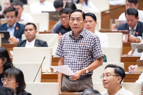Đại biểu Quốc hội Phạm Văn Hòa - đoàn Đồng Tháp phát biểu.