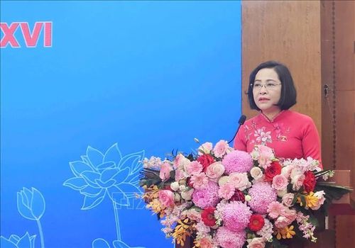 Phó Chủ tịch Quốc hội Nguyễn Thị Thanh phát biểu tại buổi gặp mặt.