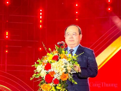 Bí thư Tỉnh ủy Quảng Ninh Quản Minh Cường phát biểu tại lễ khai mạc.