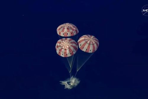 Tàu vũ trụ Artemis II hạ cánh xuống Thái Bình Dương ngày 10 tháng 4 năm 2026. Ảnh: NASA.