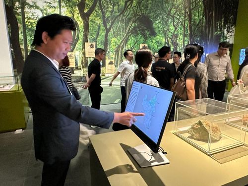 Trải nghiệm công nghệ số tại bảo tàng. Ảnh: Hoàng Quyên