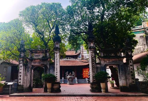 Một ngôi đình cổ còn được người dân ở Thụy Khuê lưu giữ. Ảnh: Khánh Linh