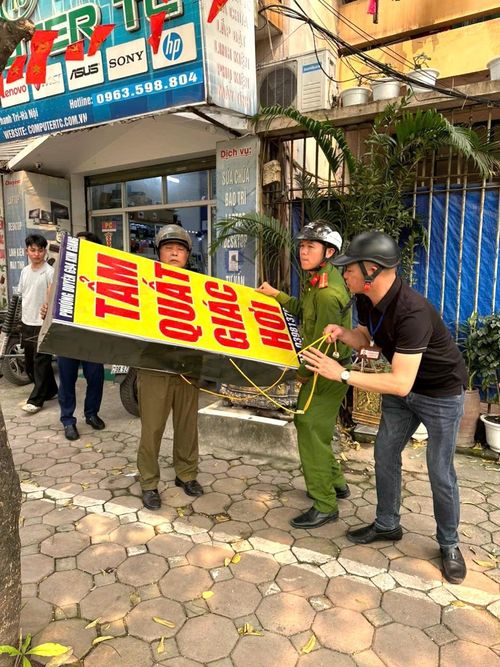 Một số hình ảnh Ban Chỉ đạo 197 phường Thanh Liệt ra quân kiểm tra, xử lý vi phạm trên địa bàn phường Thanh Liệt. Ảnh: PV
