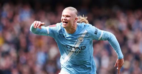 4. Manchester City đứng thứ 4, phần nào phản ánh một mùa giải chưa thực sự trọn vẹn. Đội bóng của Pep Guardiola vẫn đủ sức đánh bại bất kỳ đối thủ nào trong những trận cầu lớn, nhưng sự thiếu đều đặn khiến họ hụt hơi ở các đấu trường quan trọng, đặc biệt là Champions League.