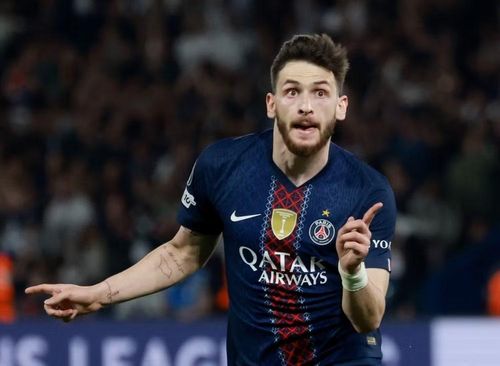 5. Paris Saint-Germain xếp thứ 5. Dù là đương kim vô địch Champions League, họ lại không duy trì được sự ổn định tại Ligue 1. Tuy nhiên, khi đạt điểm rơi phong độ, đội bóng của Luis Enrique vẫn có thể tạo ra những màn trình diễn mang tính hủy diệt.