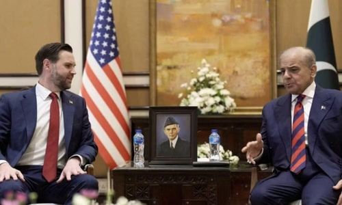 Ở chiều ngược lại, truyền thông Iran cáo buộc Washington đưa ra những “yêu cầu quá đáng”, khiến tiến trình không thể tạo đột phá.