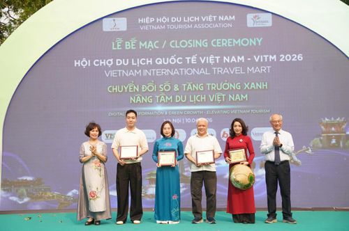 BTC vinh danh các tổ chức, đơn vị đồng hành cùng Hội chợ.